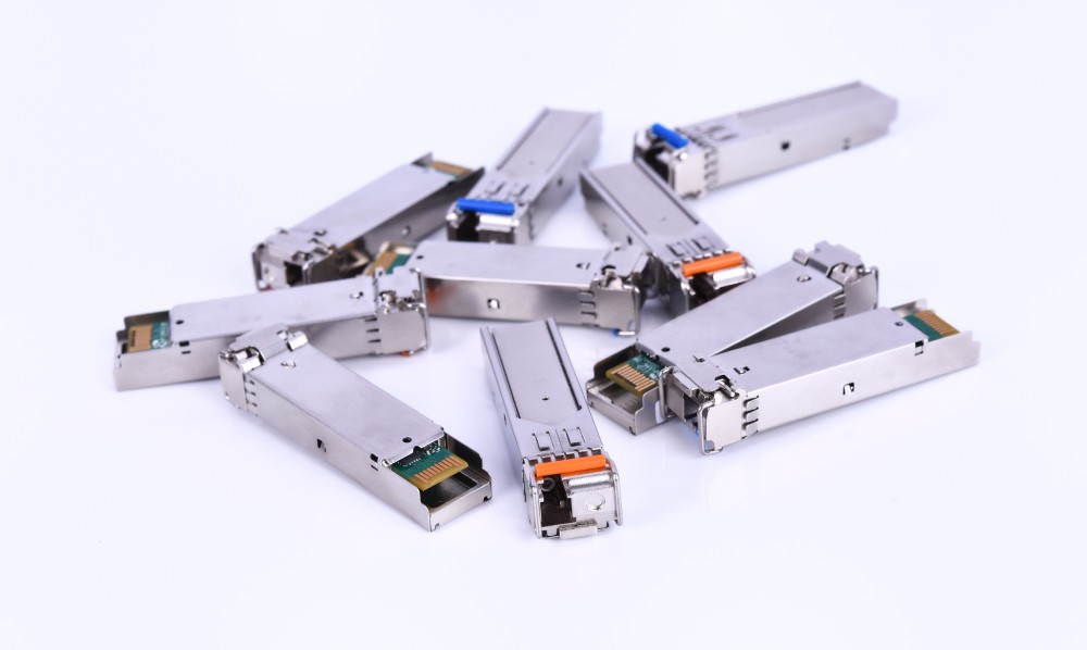 Graphic illustrating hot-pluggable network transceivers in a switch or router setting, representing the topic of high-speed data transmission and fiber optic networking.